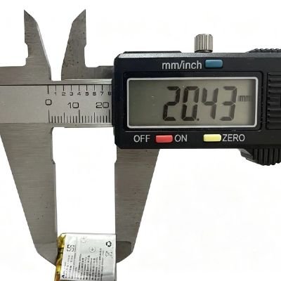 Alt Text：Small lithium polymer battery digital caliper length measurement 20.43mm